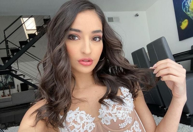 Emily Willis Biography